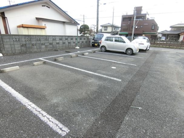 ネージュの駐車場
