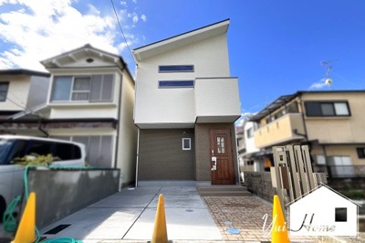 【外観】 | 城陽市平川野原　新築戸建 | 前道約6ｍと開放的で閑静な住宅街です(*´▽｀*)西側に水路があり、隣の建物がすぐ近くにないので陽当りや通風は良好です！