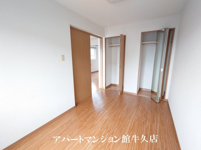 ヒーロー1番館の洋室