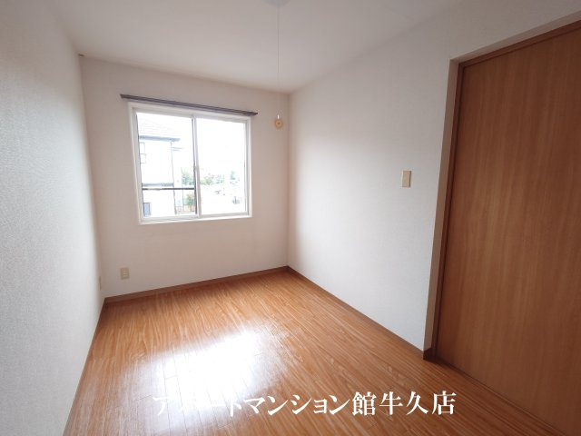 ヒーロー1番館の洋室