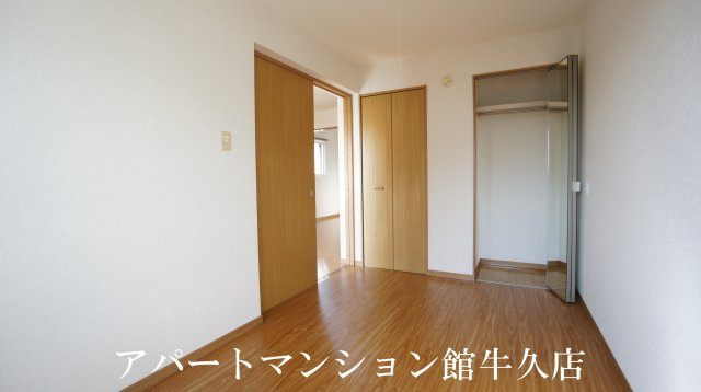 ヒーロー1番館の洋室