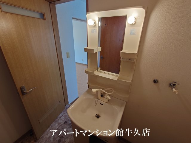 ヒーロー1番館の独立洗面台