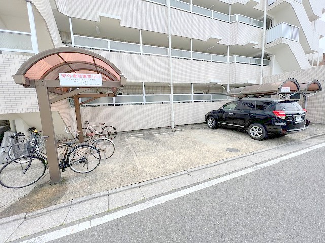 三郷ダイヤモンドマンションの駐車場|敷地内駐車場です。