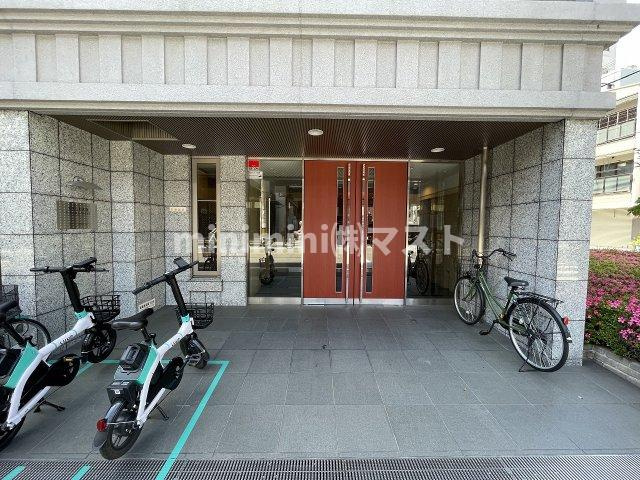 エスリード難波WESTのエントランス