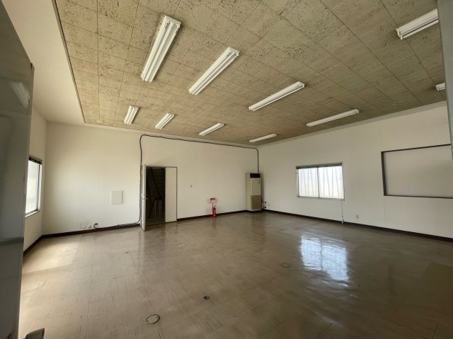 江井島売ビルの内装