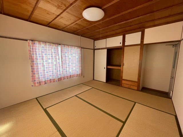 江井島売ビルの和室