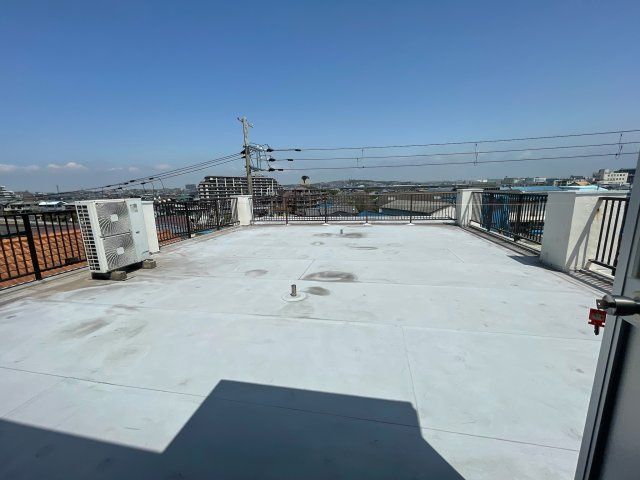 江井島売ビルのバルコニー