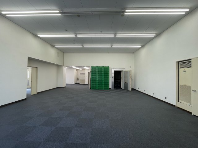 江井島売ビルの内装