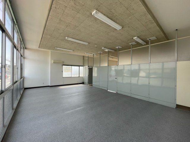 江井島売ビルの内装