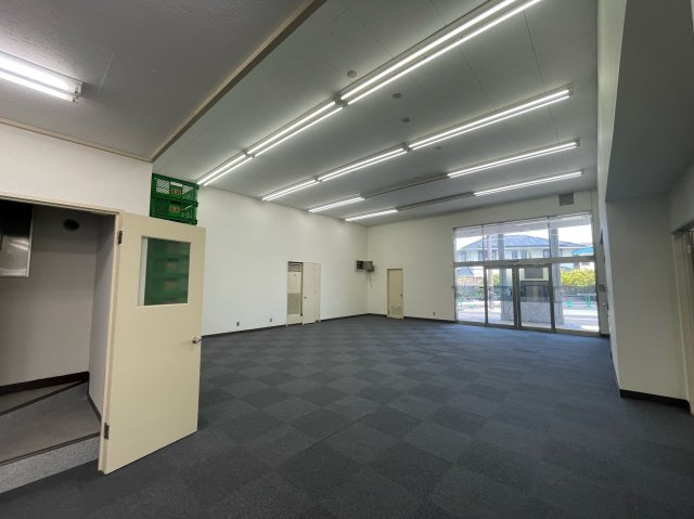 江井島売ビルの内装