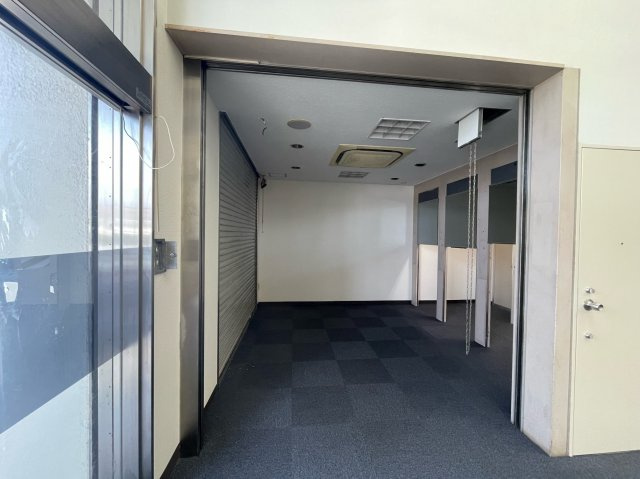 江井島売ビルの内装