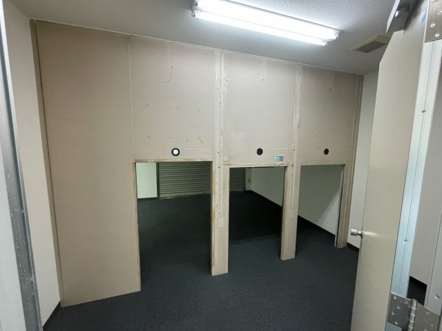 江井島売ビルの内装