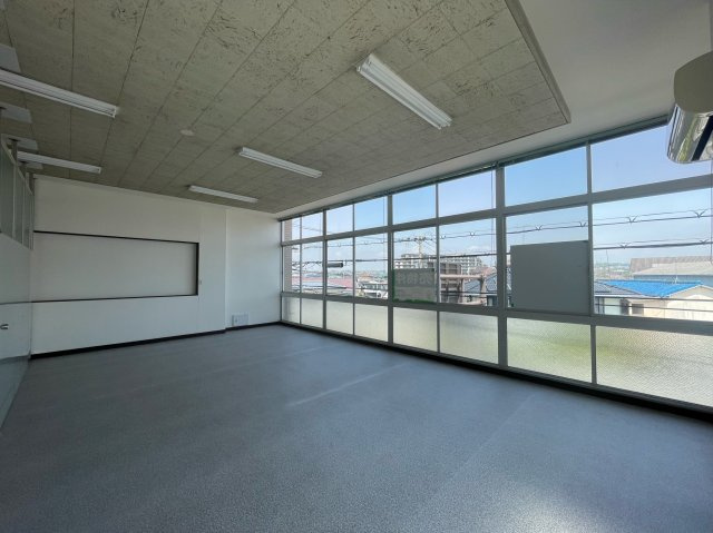 江井島売ビルの内装
