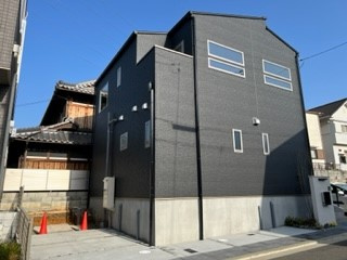 寝屋川市太秦中町　新築一戸建ての外観