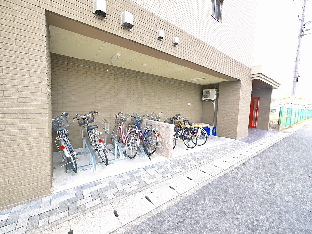 スターレ奈良のその他共用部分|ゆったりとした駐輪スペース。