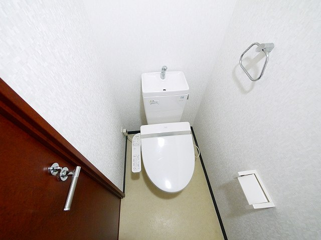 スターレ奈良のトイレ|落ち着いた色調のトイレです