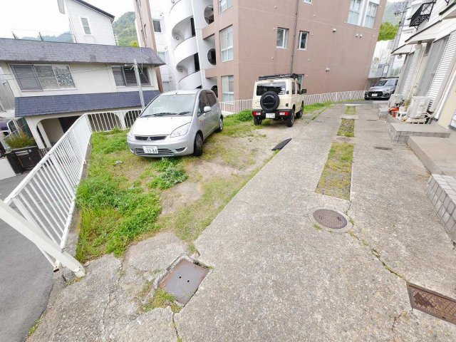メゾン六甲台の駐車場