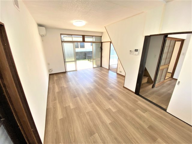 知多市日長字穴田戸建の居間・リビング