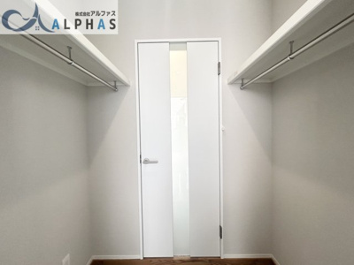 【玄関】 | 明石市大久保町高丘七丁目　新築戸建 | 玄関にはシューズインクローク♪子育てをするパパ・ママにとっても使い勝手の良い玄関♪