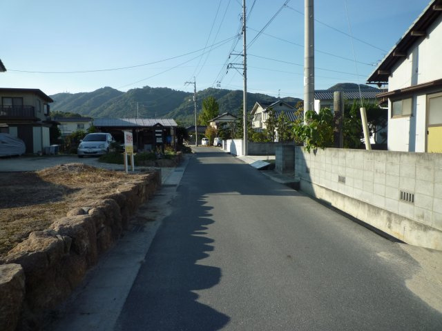 玉野市西田井地の前面道路含む現地写真