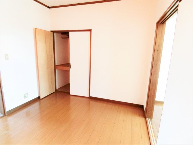 ハニーハイツの洋室