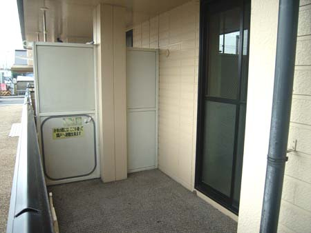 ロイヤルライフ21のバルコニー|お洗濯にも便利なバルコニー付き