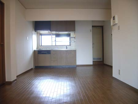 ロイヤルライフ21のキッチン|お料理しやすいキッチンです