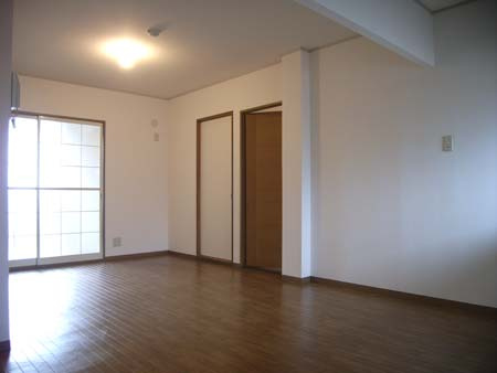 ロイヤルライフ21の居間・リビング|ゆったり過ごせるリビングです