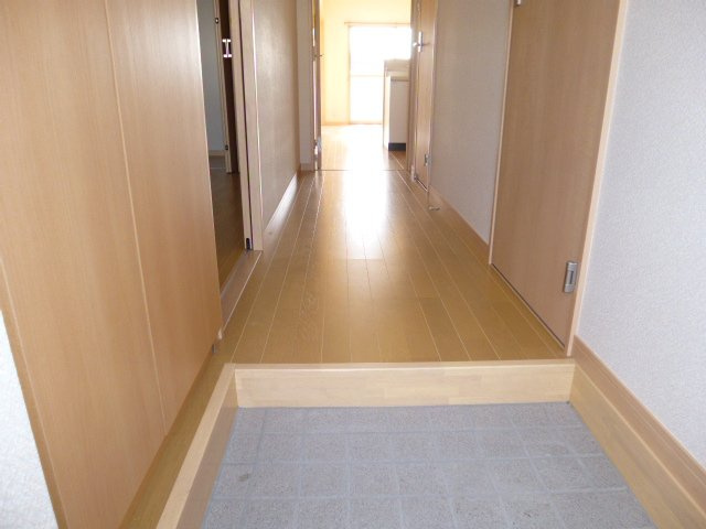 ファミーユSWの玄関