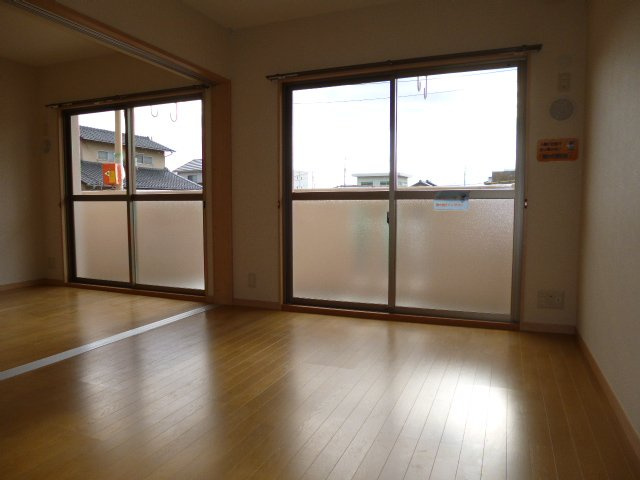 ファミーユSWの居間・リビング