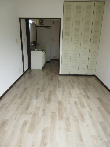 ハイツ日吉の洋室