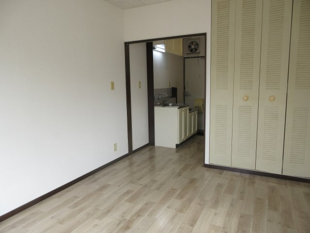 ハイツ日吉の洋室