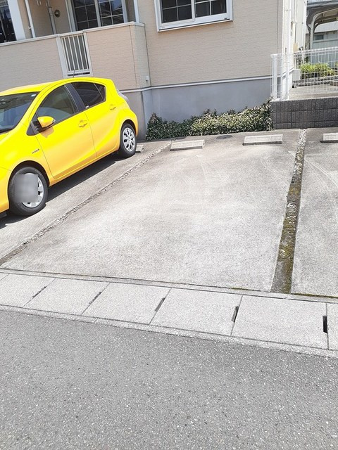 オレンジハウスBの駐車場
