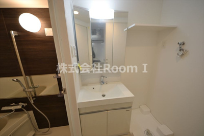 【洗面所】 | レオンコンフォート西天満 | 広い洗面スペース