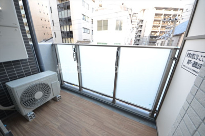 【バルコニー】 | レオンコンフォート西天満 | 暖かな日差しのふりそそぐバルコニー