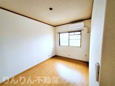 【洋室】 | コスモハイツ | 落ち着いた色調の洋室です