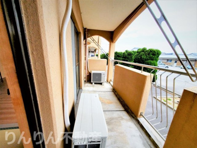 【バルコニー】 | コスモハイツ | 暖かな日差しのふりそそぐバルコニー