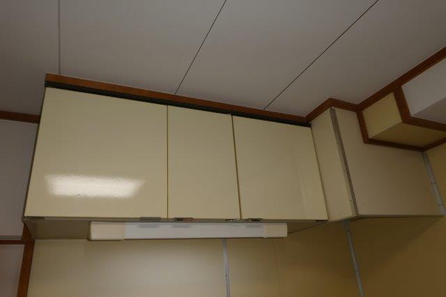 新倉敷駅前再開発住宅のキッチン|キッチン上収納