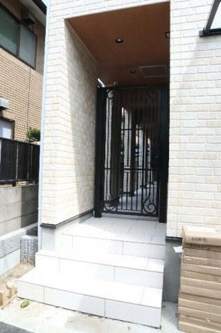【エントランス】 | ＢＲＡＶＥ　ＦＵＮＡＢＡＳＨＩ | オシャレなゲートが可愛いですね