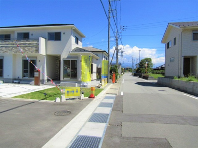 【前面道路含む現地写真】 | ブルーミングガーデン　笛吹市八代町大間田1号棟 | 前面道路含む現地写真です