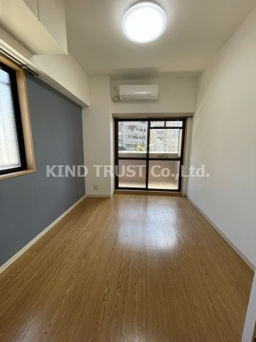 ジュネーゼ梅田北プラウディアの居間・リビング|ゆったりとしたリビングです