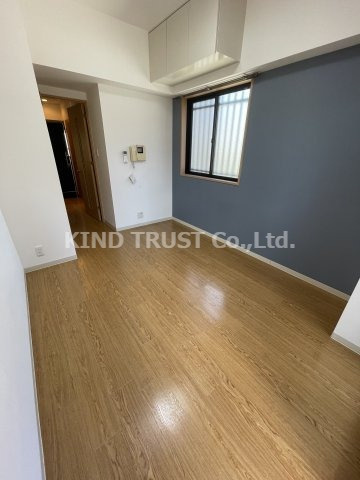 ジュネーゼ梅田北プラウディアの居間・リビング|ゆったりとしたリビングです