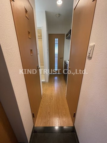 ジュネーゼ梅田北プラウディアの玄関|収納もある玄関です