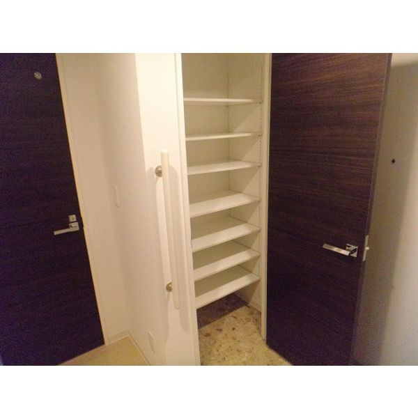 マストライフ南4条の収納