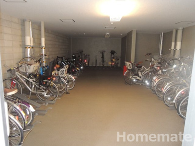 【その他共用部分】 | パークアクシス大船 | 駐輪場からロビーへ。