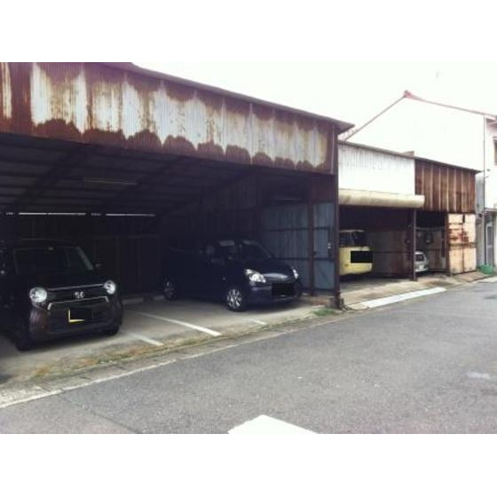 岐阜市東金宝町３丁目の駐車場の外観