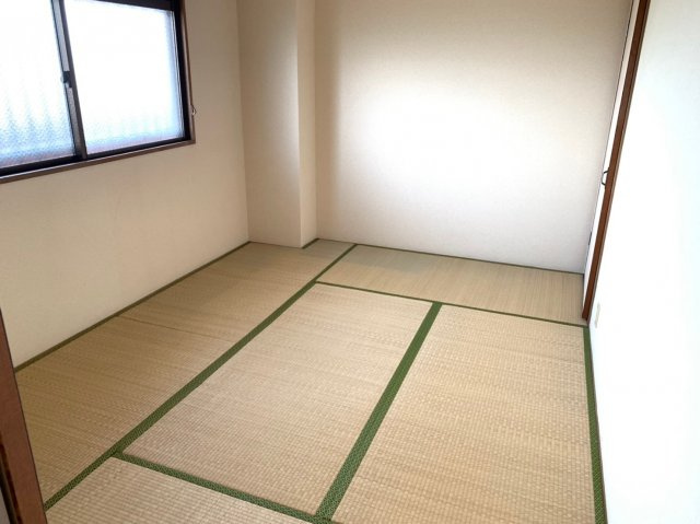 ロイヤルはすわの和室