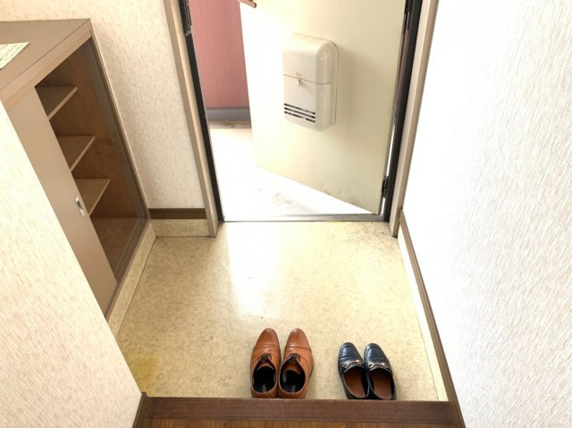 ロイヤルはすわの玄関