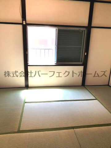 枚方市高野道１丁目の一戸建ての内装|明るい室内です