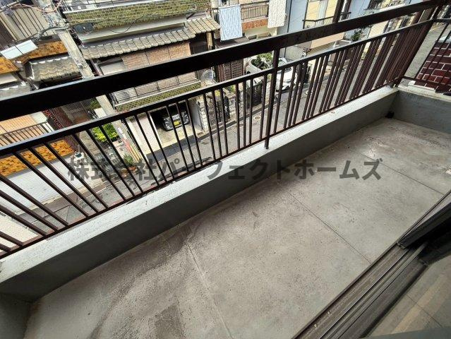 枚方市高野道１丁目の一戸建てのバルコニー|お洗濯にも便利なバルコニー付き